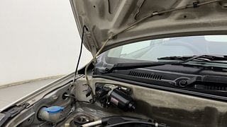 Used 2015 Maruti Suzuki Alto 800 [2012-2016] Lxi Petrol Manual engine ENGINE RIGHT SIDE HINGE & APRON VIEW