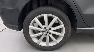 Used 2017 Volkswagen Ameo [2016-2020] Highline1.2L Plus (P) Petrol Manual tyres RIGHT REAR TYRE RIM VIEW