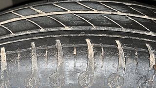 Used 2021 renault Kwid 1.0 RXT Opt Petrol Manual tyres LEFT FRONT TYRE TREAD VIEW