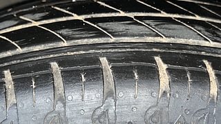 Used 2021 renault Kwid 1.0 RXT Opt Petrol Manual tyres RIGHT FRONT TYRE TREAD VIEW