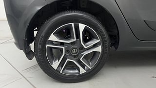 Used 2021 Tata Tiago XZA+ AMT Petrol Automatic tyres RIGHT REAR TYRE RIM VIEW