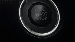 Used 2022 Maruti Suzuki Swift ZXI Plus AMT Dual Tone Petrol Automatic top_features Keyless start