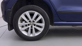Used 2013 Volkswagen Polo [2010-2014] Highline1.2L (P) Petrol Manual tyres RIGHT REAR TYRE RIM VIEW