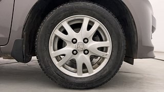 Used 2014 Honda Brio [2011-2016] VX AT Petrol Automatic tyres RIGHT FRONT TYRE RIM VIEW