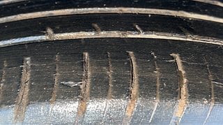 Used 2016 Renault Duster [2012-2015] 85 PS RxL Diesel Manual tyres RIGHT FRONT TYRE TREAD VIEW