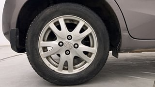 Used 2014 Honda Brio [2011-2016] VX AT Petrol Automatic tyres RIGHT REAR TYRE RIM VIEW