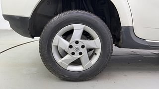 Used 2016 Renault Duster [2012-2015] 85 PS RxL Diesel Manual tyres RIGHT REAR TYRE RIM VIEW