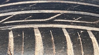 Used 2016 Renault Duster [2012-2015] 85 PS RxL Diesel Manual tyres LEFT FRONT TYRE TREAD VIEW