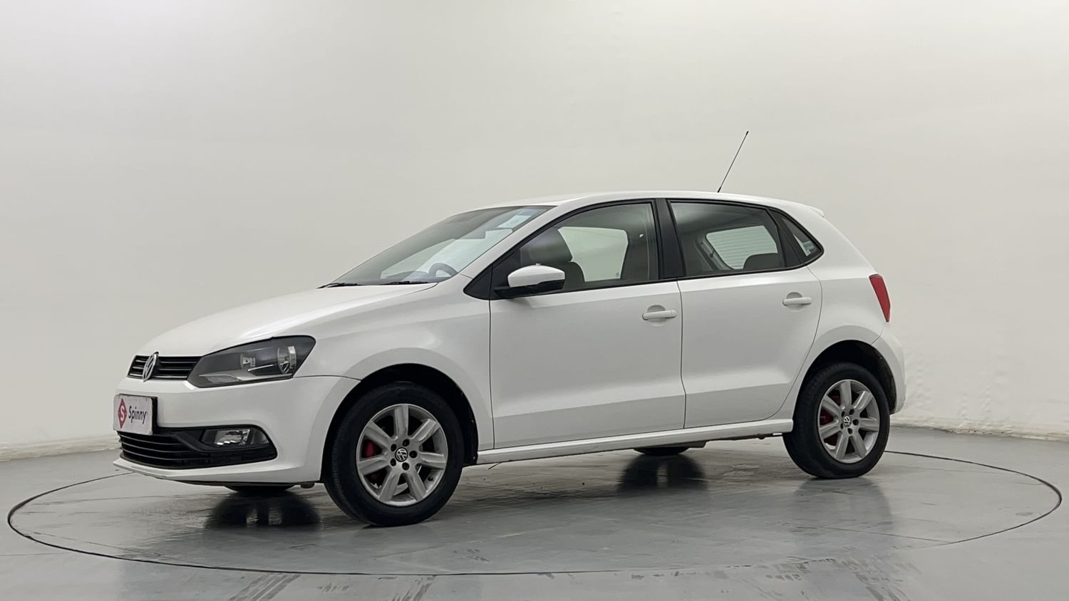 LEFT FRONT CORNER VIEW