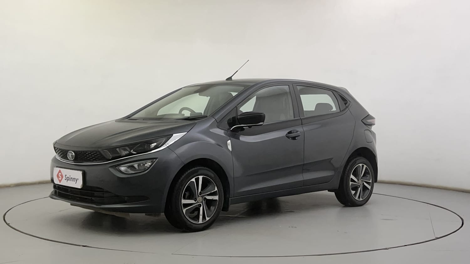 LEFT FRONT CORNER VIEW