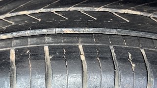 Used 2017 Maruti Suzuki Swift [2011-2017] ZXi Petrol Manual tyres RIGHT REAR TYRE TREAD VIEW