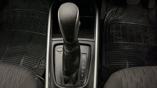 Used 2018 Maruti Suzuki Baleno [2015-2019] Zeta AT Petrol Petrol Automatic interior GEAR  KNOB VIEW