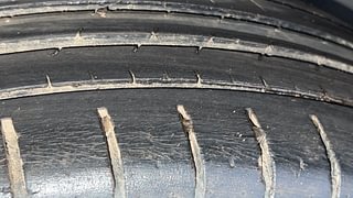 Used 2016 Maruti Suzuki Baleno [2015-2019] Alpha Petrol Petrol Manual tyres RIGHT REAR TYRE TREAD VIEW