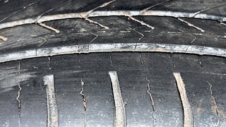 Used 2017 Maruti Suzuki Swift [2011-2017] ZXi Petrol Manual tyres LEFT REAR TYRE TREAD VIEW