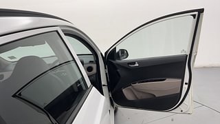 Used 2015 Hyundai Grand i10 [2013-2017] Sportz 1.2 Kappa VTVT Petrol Manual interior RIGHT FRONT DOOR OPEN VIEW