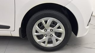 Used 2015 Hyundai Grand i10 [2013-2017] Sportz 1.2 Kappa VTVT Petrol Manual tyres RIGHT FRONT TYRE RIM VIEW