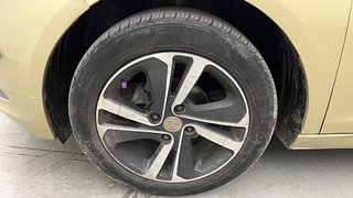 Used 2020 Tata Altroz XZ 1.2 Petrol Manual tyres LEFT FRONT TYRE RIM VIEW