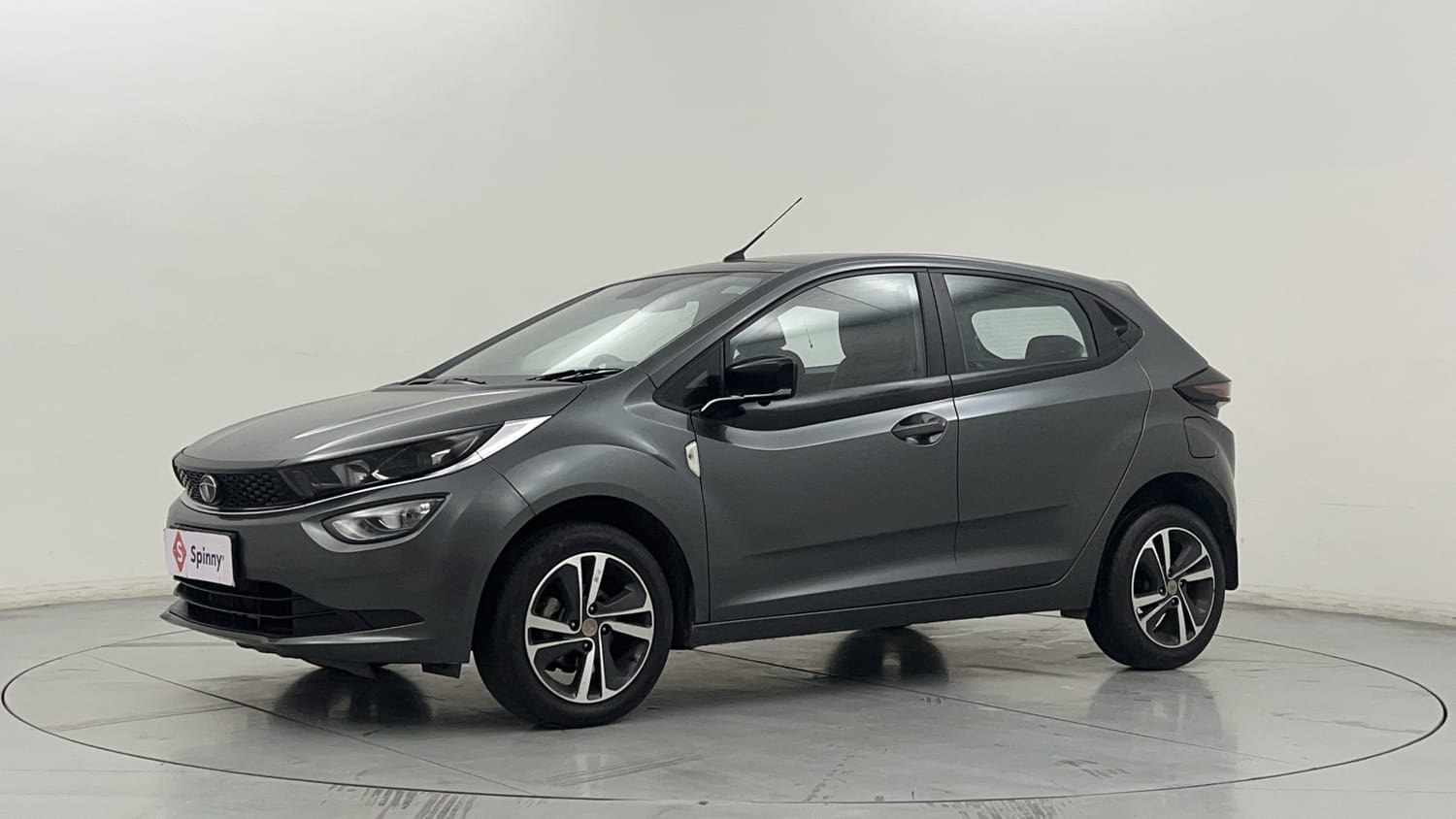 LEFT FRONT CORNER VIEW