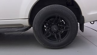 Used 2017 Tata Safari Storme [2015-2019] 2.2 EX 4X2 Diesel Manual tyres LEFT REAR TYRE RIM VIEW