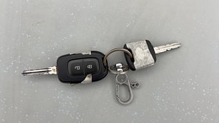 Used 2022 Renault Triber RXT Petrol Manual extra CAR KEY VIEW