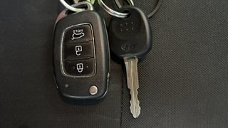 Used 2018 Hyundai Elite i20 [2018-2020] Asta 1.2 Dual Tone Petrol Manual extra CAR KEY VIEW