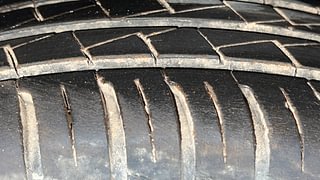 Used 2023 Renault Kwid 1.0 RXT SCE Petrol Manual tyres RIGHT FRONT TYRE TREAD VIEW
