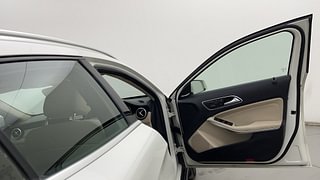 Used 2015 Mercedes-Benz GLA [2014-2017] 200 CDI Sport Diesel Automatic interior RIGHT FRONT DOOR OPEN VIEW