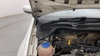 Used 2014 Volkswagen Polo [2010-2014] Highline1.2L (P) Petrol Manual engine ENGINE RIGHT SIDE HINGE & APRON VIEW