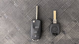Used 2014 Volkswagen Polo [2010-2014] Highline1.2L (P) Petrol Manual extra CAR KEY VIEW