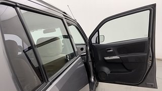 Used 2011 Maruti Suzuki Wagon R 1.0 [2010-2013] LXi CNG Petrol+cng Manual interior RIGHT FRONT DOOR OPEN VIEW