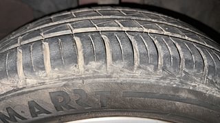 Used 2021 Renault Kwid 1.0 RXT AMT Opt Petrol Automatic tyres RIGHT FRONT TYRE TREAD VIEW