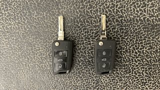 Used 2019 Skoda Octavia [2017-2019] Style 1.8 TSI AT Petrol Automatic extra CAR KEY VIEW