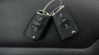Used 2019 Volkswagen Tiguan [2017-2020] Highline TDI Diesel Automatic extra CAR KEY VIEW