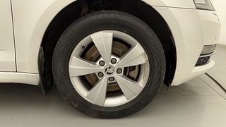Used 2019 Skoda Octavia [2017-2019] Style 1.8 TSI AT Petrol Automatic tyres RIGHT FRONT TYRE RIM VIEW