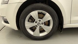 Used 2019 Skoda Octavia [2017-2019] Style 1.8 TSI AT Petrol Automatic tyres LEFT FRONT TYRE RIM VIEW