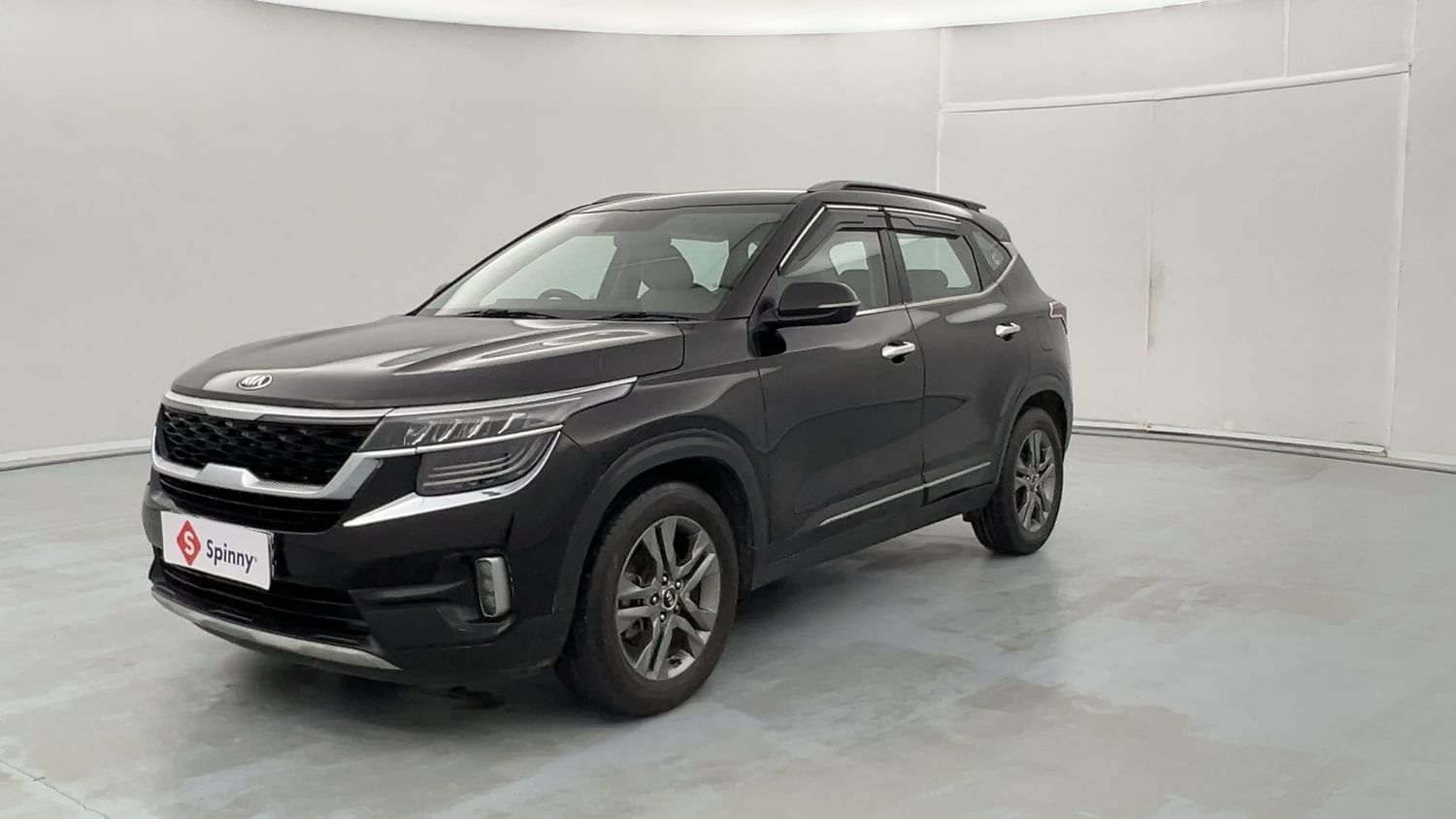 LEFT FRONT CORNER VIEW