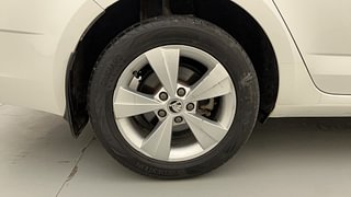 Used 2019 Skoda Octavia [2017-2019] Style 1.8 TSI AT Petrol Automatic tyres RIGHT REAR TYRE RIM VIEW