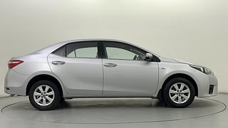 Used 2015 Toyota Corolla Altis [2014-2017] G Petrol Petrol Manual exterior RIGHT SIDE VIEW