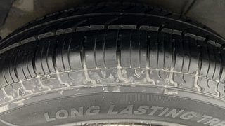 Used 2014 Hyundai i20 [2012-2014] Sportz 1.4 CRDI Diesel Manual tyres RIGHT REAR TYRE TREAD VIEW