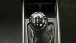 Used 2021 Maruti Suzuki Baleno [2019-2022] Alpha Petrol Petrol Manual interior GEAR  KNOB VIEW