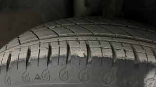 Used 2022 Renault Kwid CLIMBER 1.0 AMT Opt Petrol Automatic tyres RIGHT FRONT TYRE TREAD VIEW