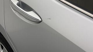 Used 2015 Toyota Corolla Altis [2014-2017] G Petrol Petrol Manual dents MINOR SCRATCH