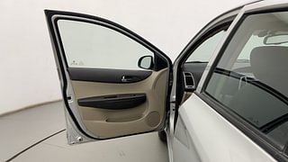 Used 2014 Hyundai i20 [2012-2014] Sportz 1.4 CRDI Diesel Manual interior LEFT FRONT DOOR OPEN VIEW