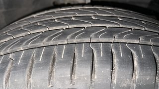 Used 2012 Maruti Suzuki Swift [2011-2017] VXi Petrol Manual tyres RIGHT FRONT TYRE TREAD VIEW