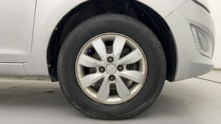 Used 2014 Hyundai i20 [2012-2014] Sportz 1.4 CRDI Diesel Manual tyres RIGHT FRONT TYRE RIM VIEW