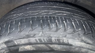 Used 2015 Toyota Corolla Altis [2014-2017] G Petrol Petrol Manual tyres RIGHT FRONT TYRE TREAD VIEW