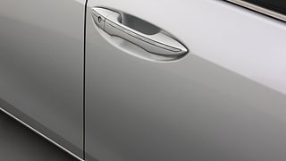 Used 2015 Toyota Corolla Altis [2014-2017] G Petrol Petrol Manual dents MINOR DENT