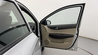 Used 2014 Hyundai i20 [2012-2014] Sportz 1.4 CRDI Diesel Manual interior RIGHT FRONT DOOR OPEN VIEW