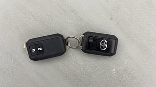 Used 2021 Toyota Glanza [2019-2022] G Hybrid Petrol Manual extra CAR KEY VIEW
