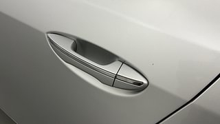 Used 2015 Toyota Corolla Altis [2014-2017] G Petrol Petrol Manual dents MINOR SCRATCH